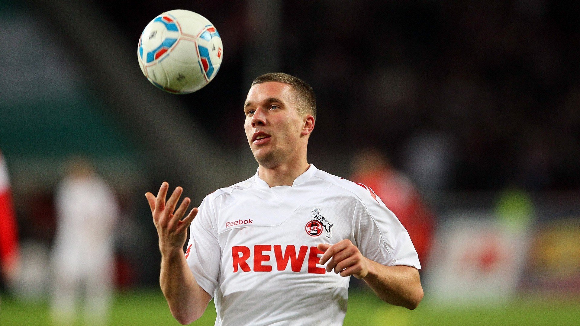 区域压迫与人盯人防守混合布置,区域防守和盯人防守