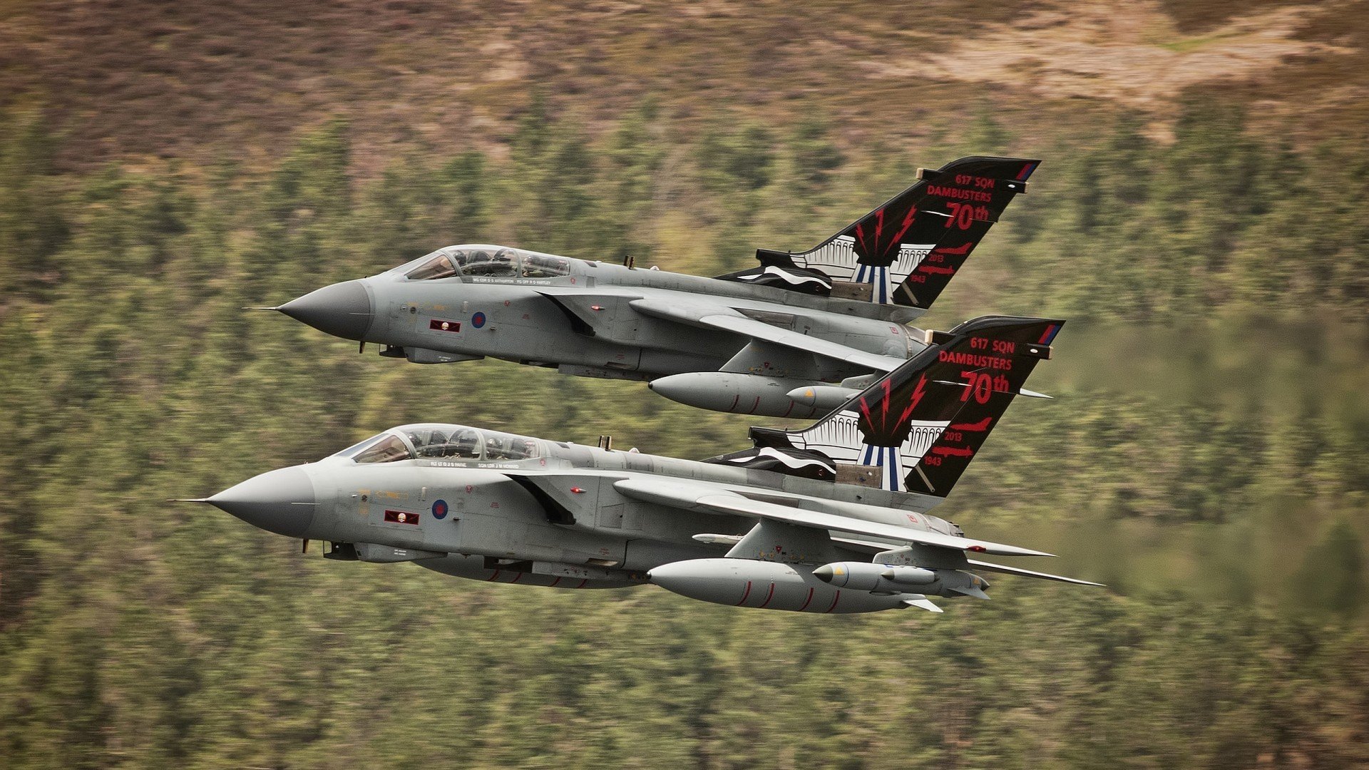 德甲荣誉战：白刃战中的精彩拼抢，德甲荣誉战_白刃战中的精彩拼抢怎么打